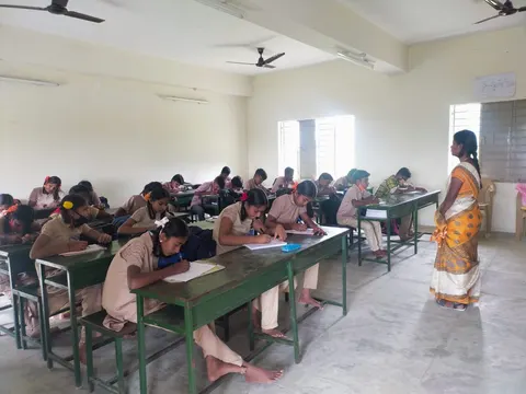 Local schoolchildren in a STEM class run as part of TVC's community outreach